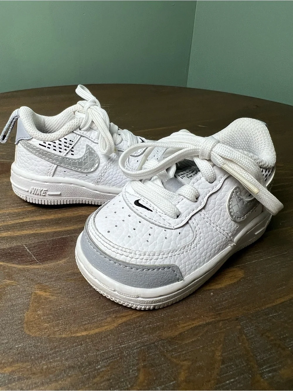 Nike Baby Air Force 1 LV8 Toddler Shoes Unisex 4C Lace Up White Wolf Grey